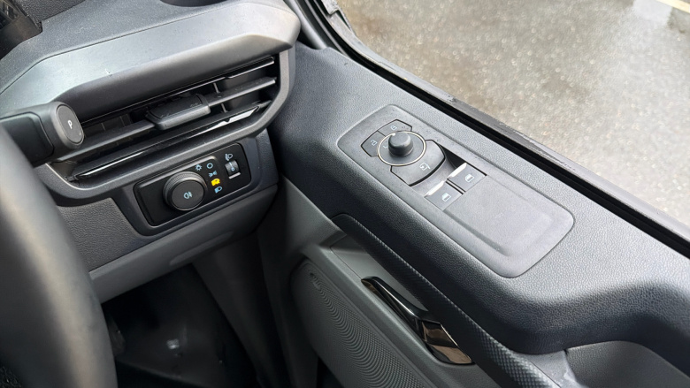 Ford Transit Custom E-320 L1 Rwd 160kW 65kWh H1 Van Sport Auto